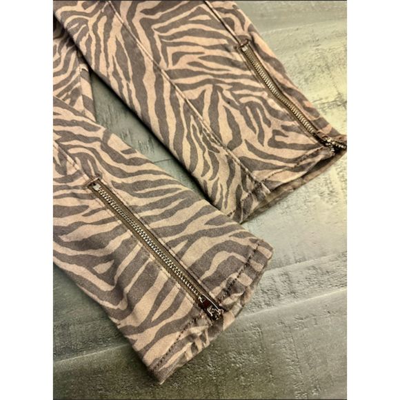White House Black Market Zebra Print Skinny Crop Zip Ankle Sz 6 - Picture 4 of 13